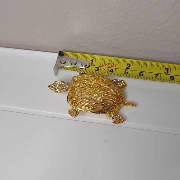 Very Awesome Gold Tone Turtle Brooch With Clear Stones - Picture 7 of 11